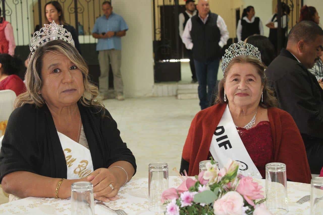 Brilla San Buena en coronación 