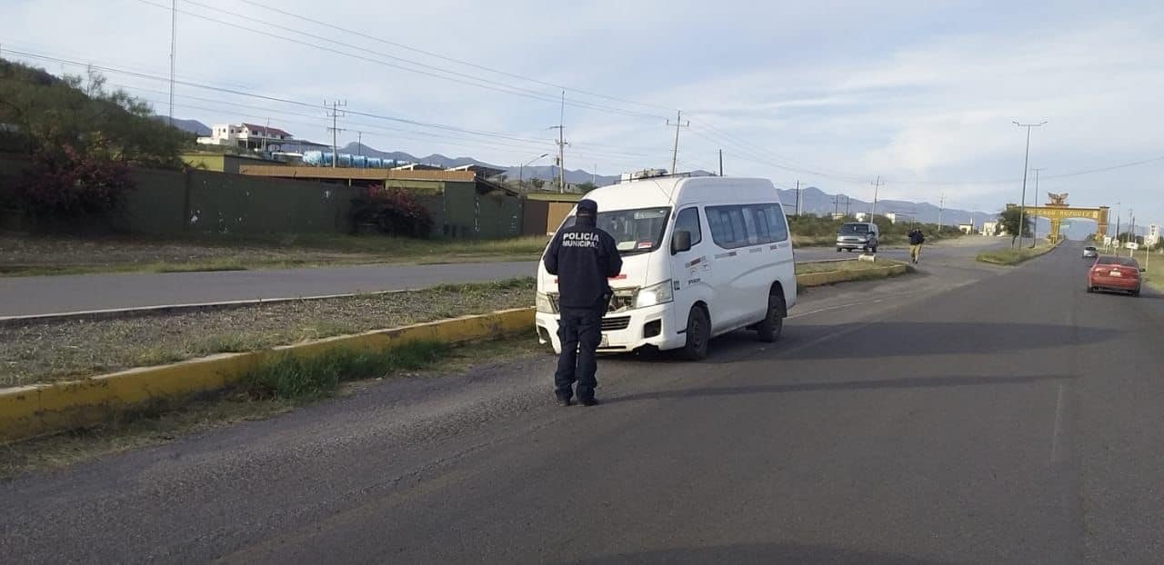 Le cierran el paso y sale de carretera
