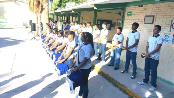 Apoya alcalde a banda de guerra