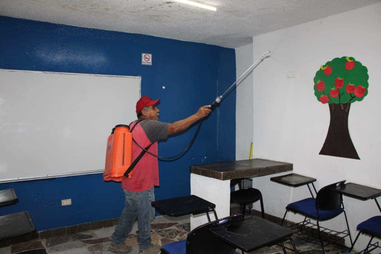 Proyectan fumigar hasta 15 escuelas 
