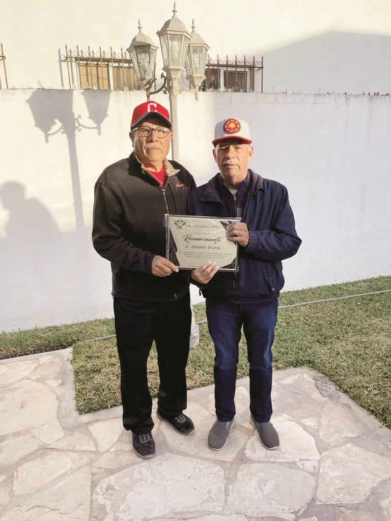 Reciben reconocimientos Luis Maya, Lalo Flores y Tony Ibarra