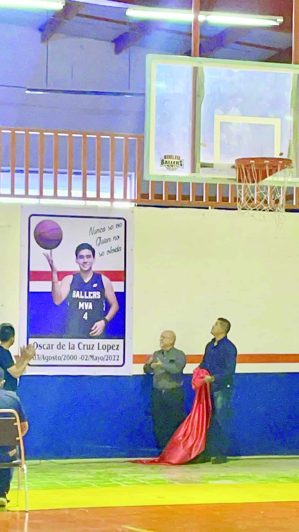 Oscar De La Cruz Rindieron homenaje póstumo al #4