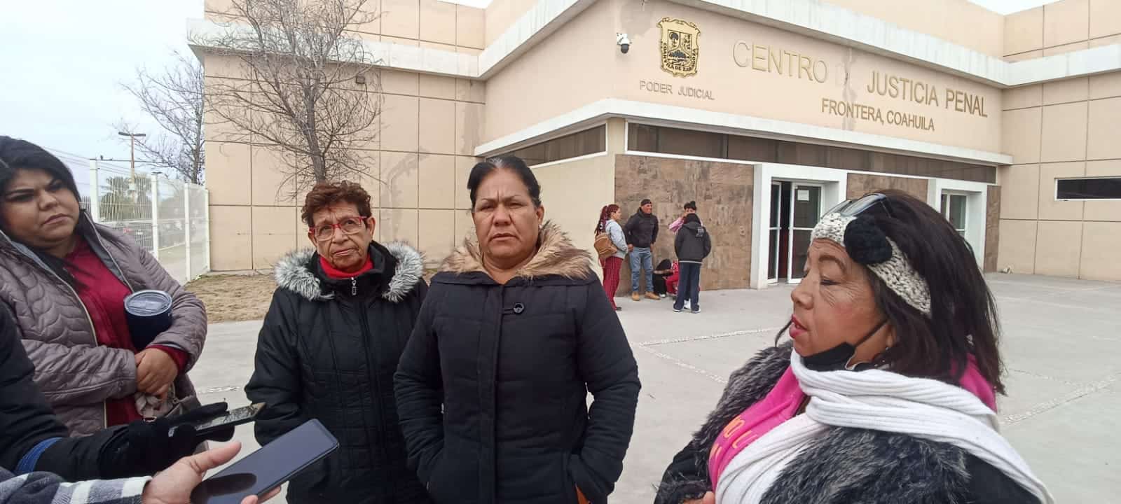 Las madres de los internos que están bajo proceso aseguran que son inocentes y que esperan pronto se los devuelvan, pues solo estaban en el lugar y el tiempo equivocados.