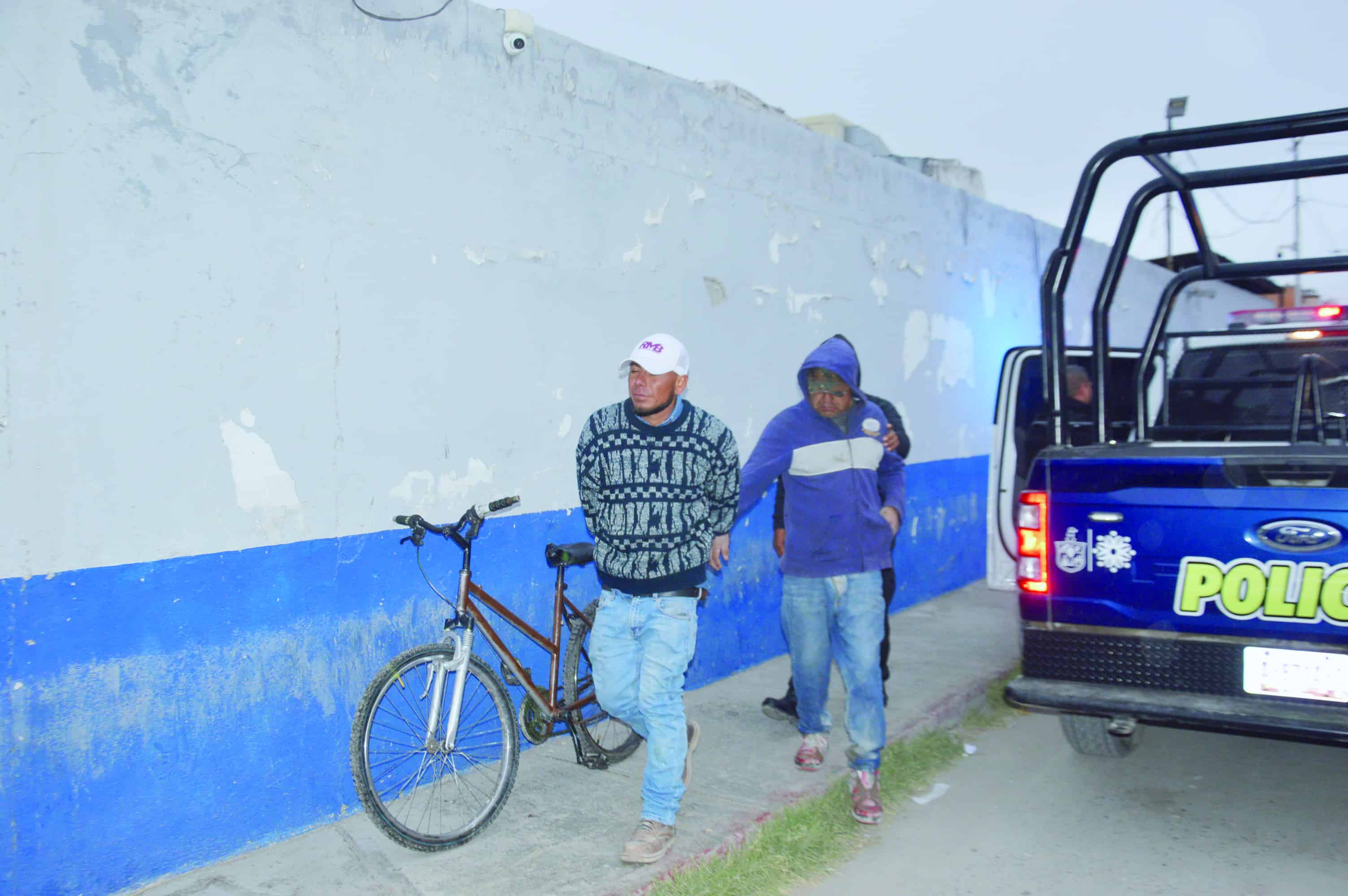 Detienen a adictos; no sentían ni el frio