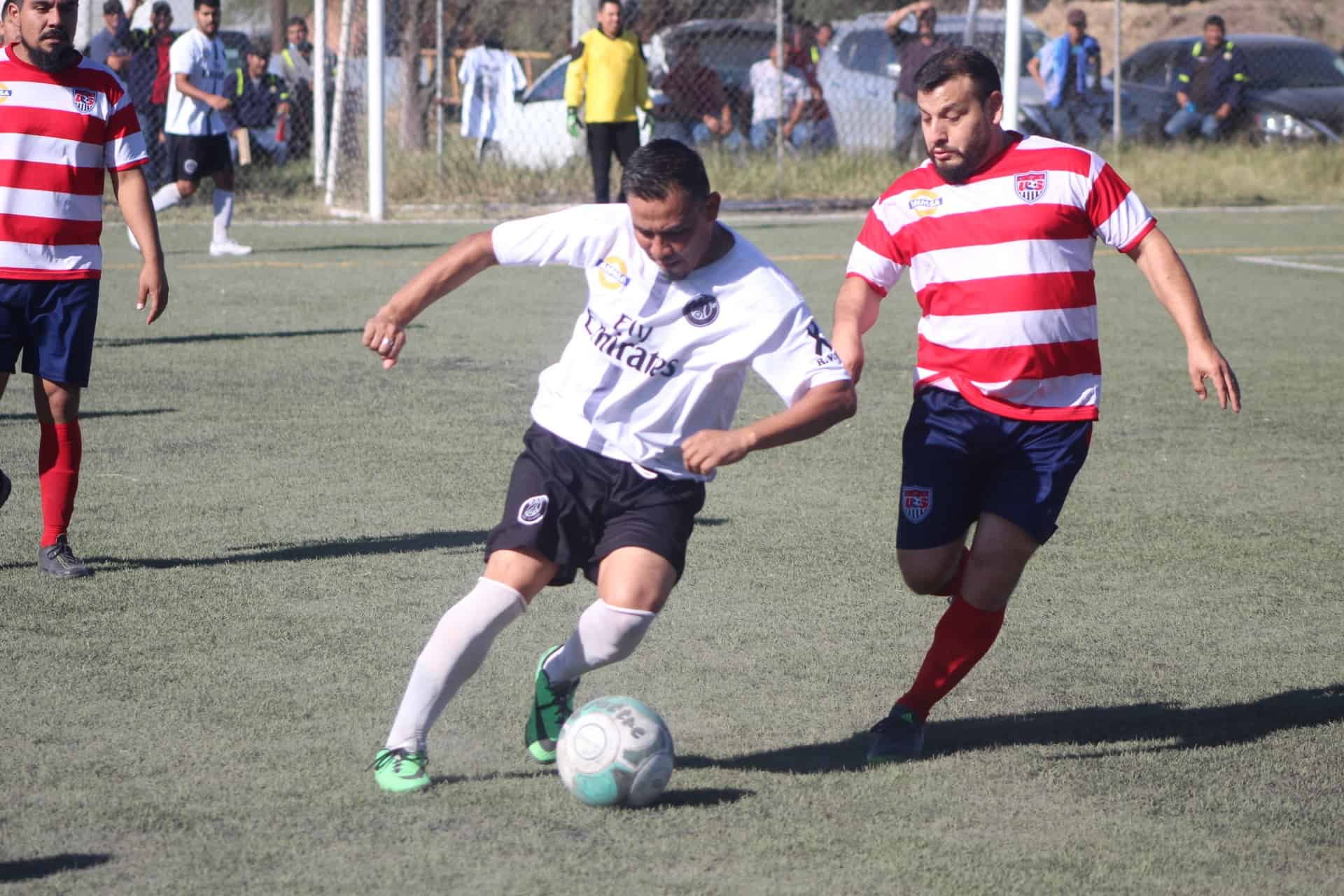 Transportes nuevo campeón en Grupo A
