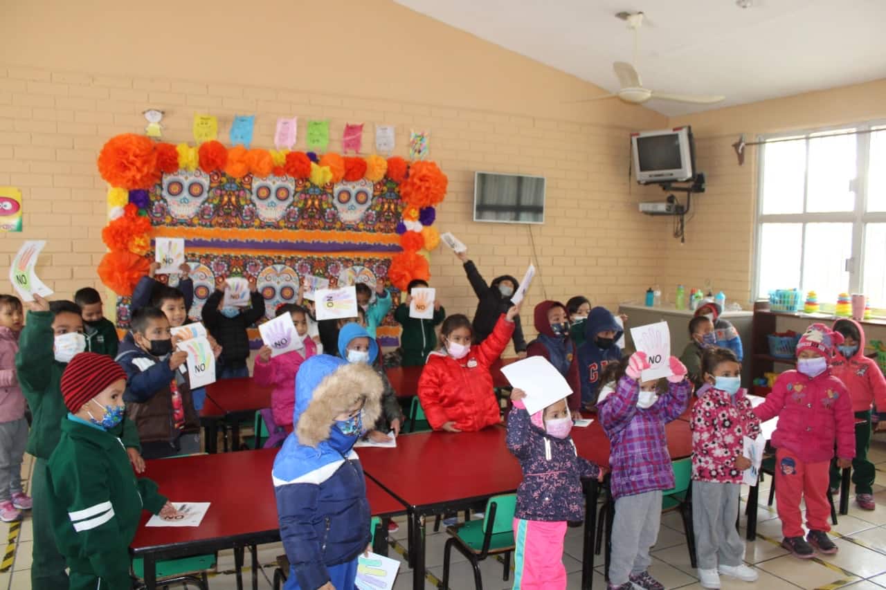 Enseñan a niños sus derechos