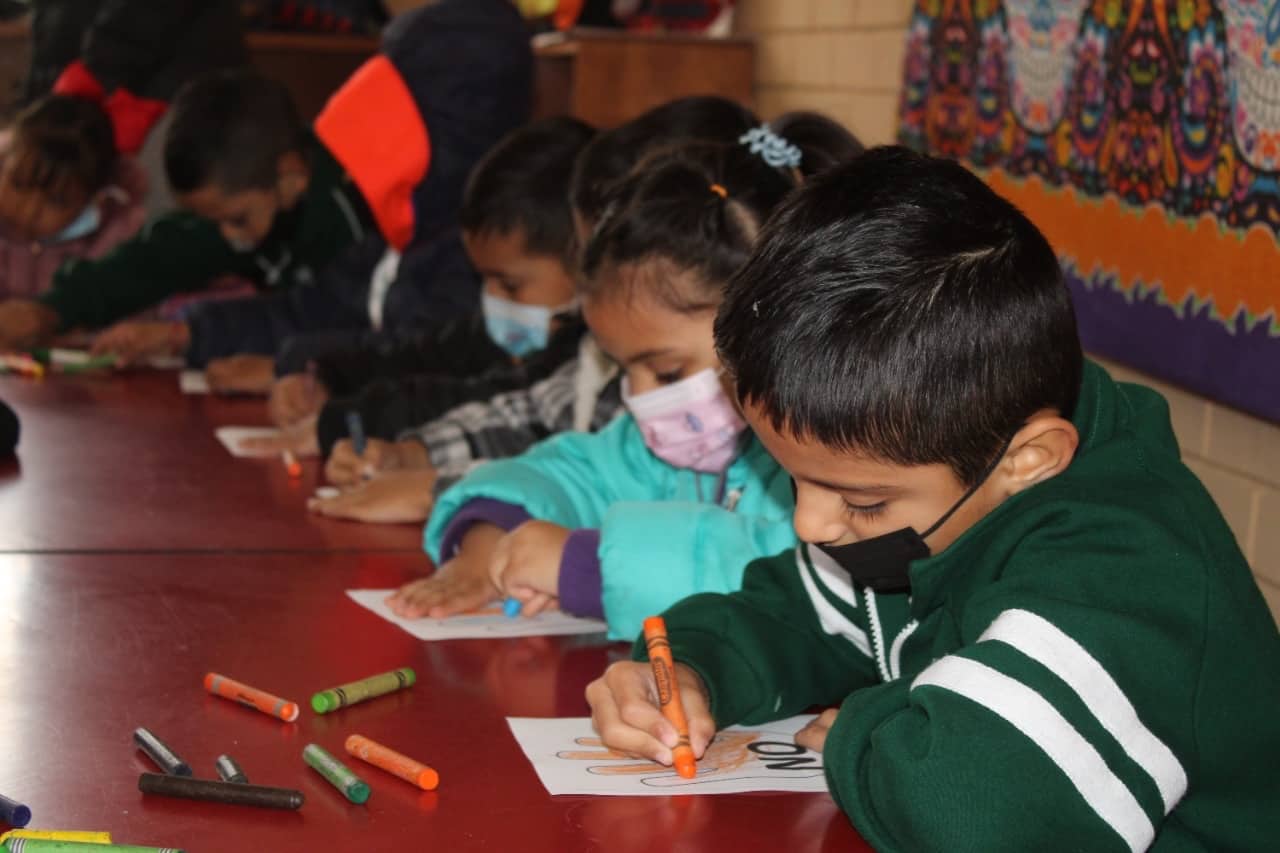 Enseñan a niños sus derechos