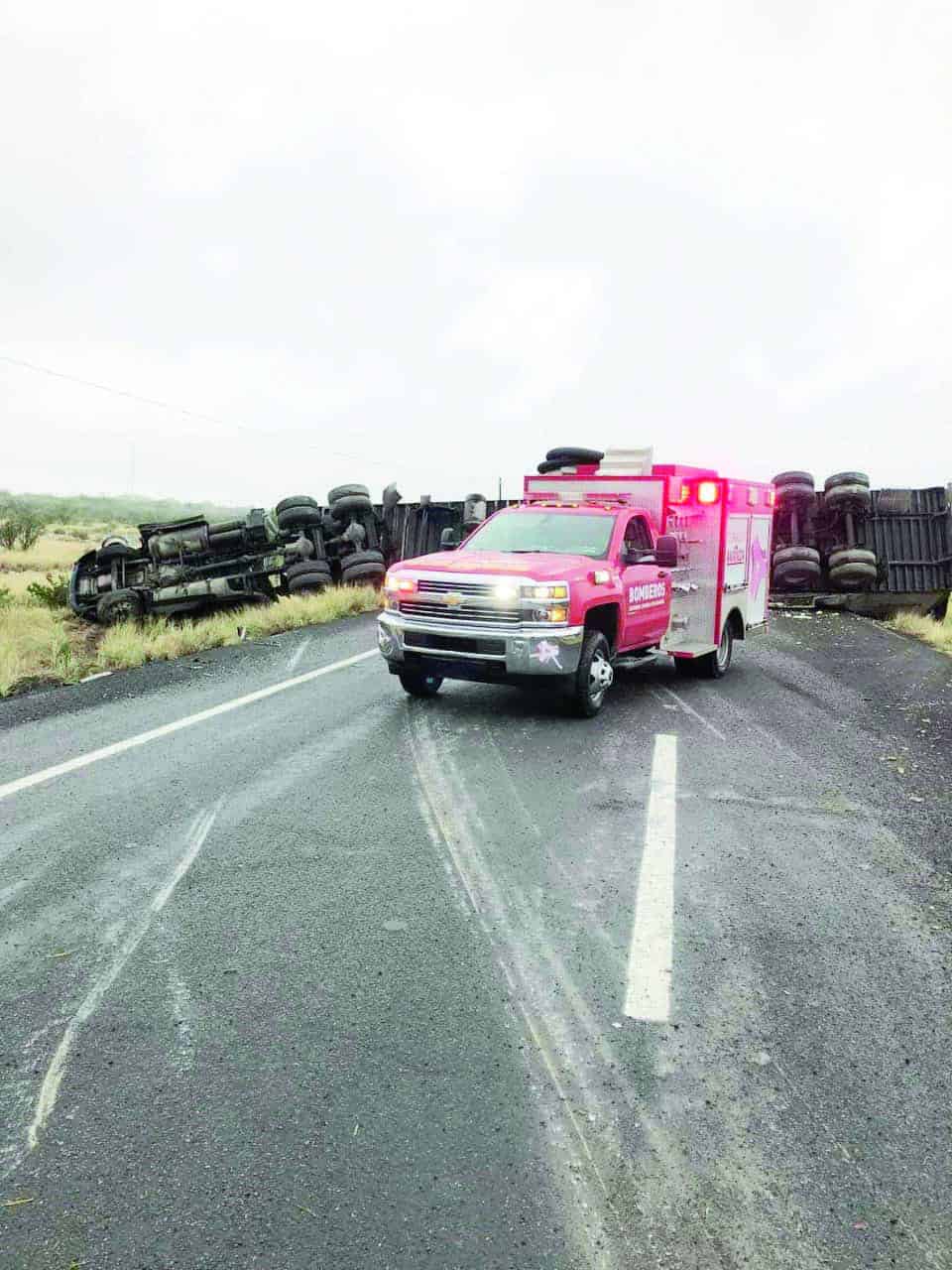 Vuelca tráiler y Cierran la 57