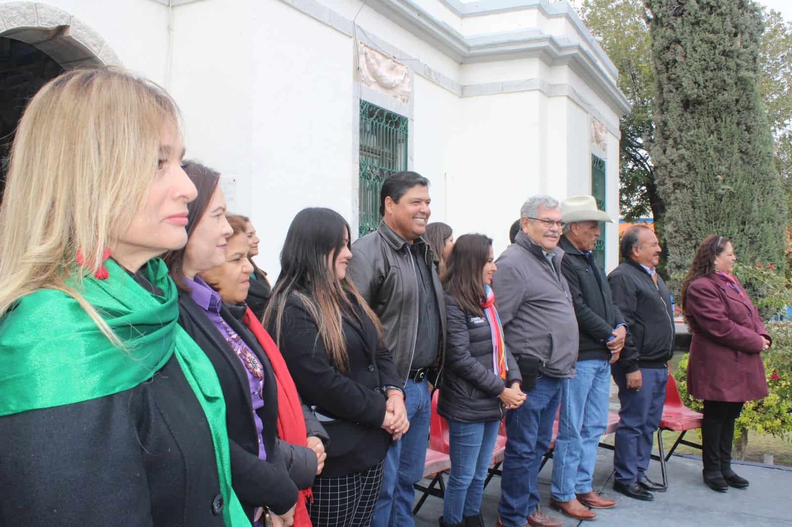 Continúan desfilando niños revolucionarios 