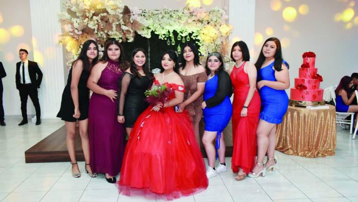 Alejandra celebra sus XV primaveras