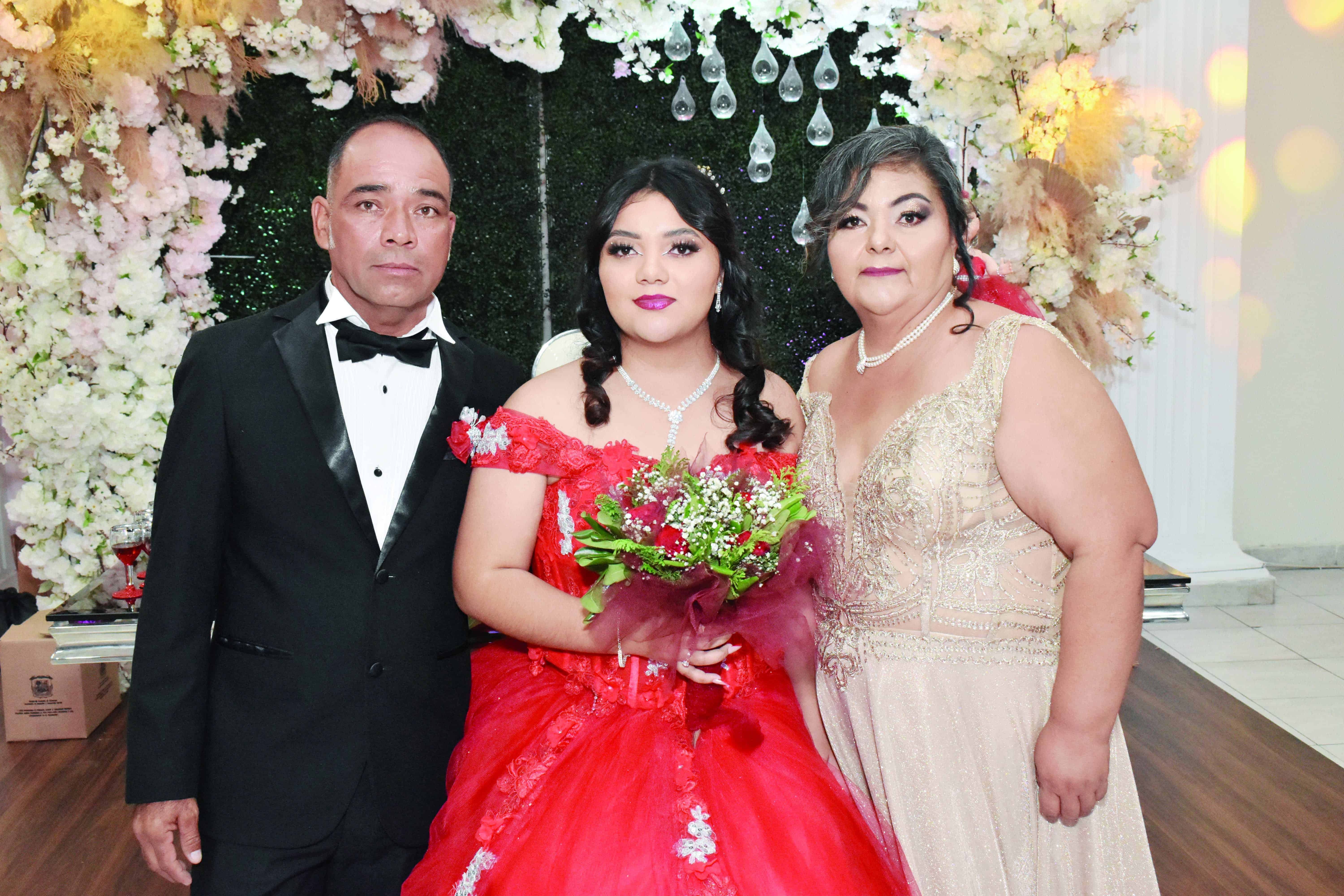 Alejandra celebra sus XV primaveras