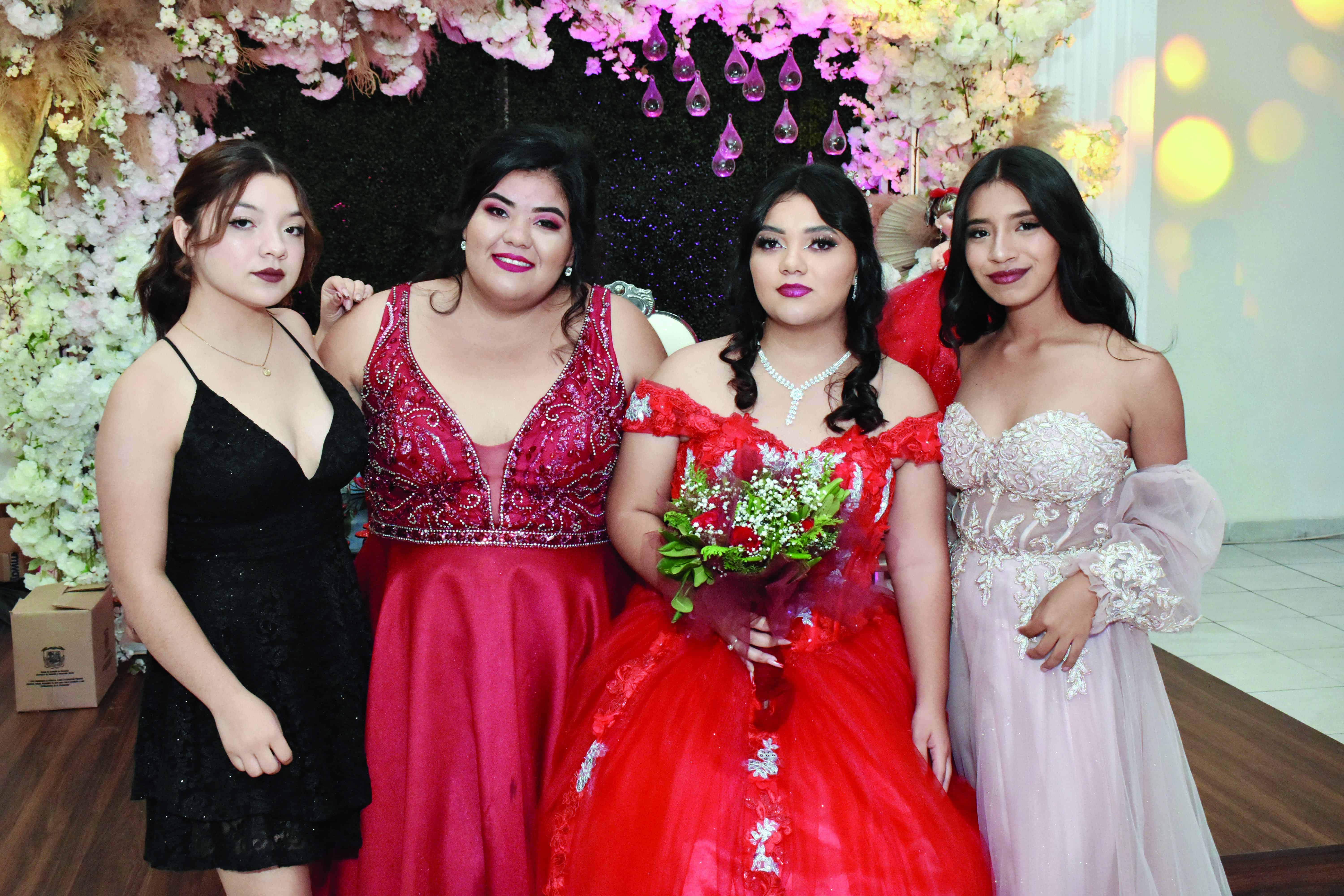Alejandra celebra sus XV primaveras