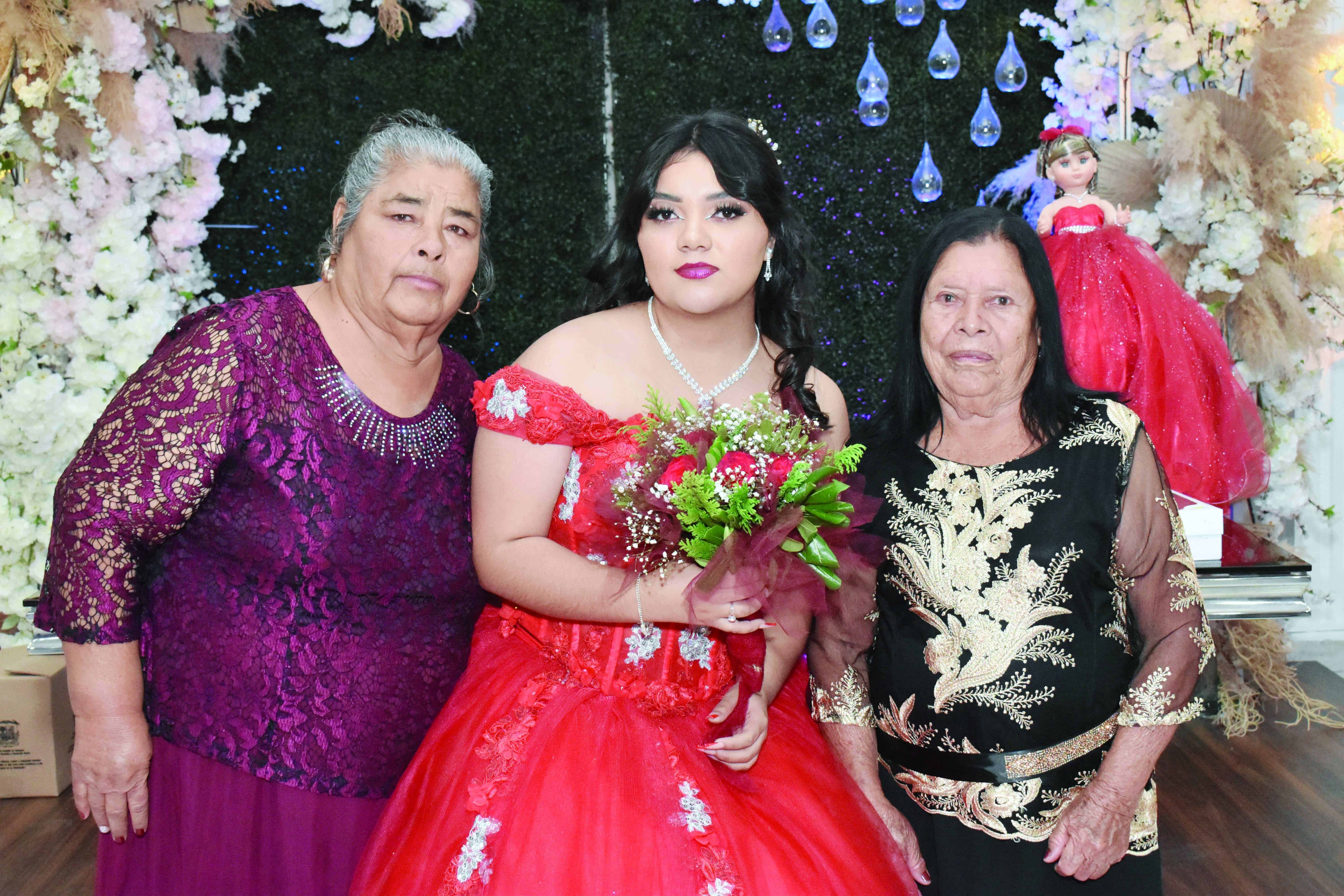 Alejandra celebra sus XV primaveras