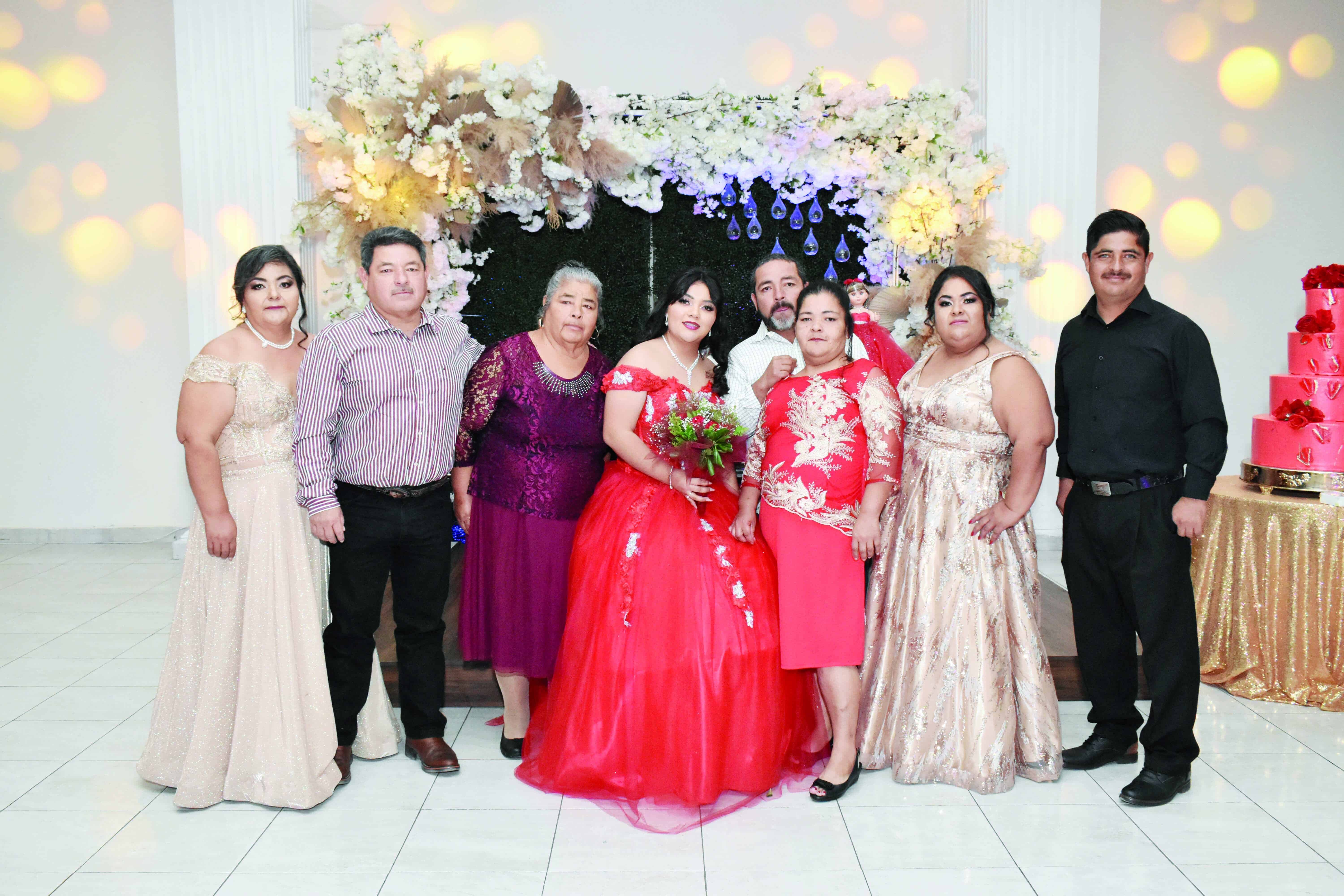 Alejandra celebra sus XV primaveras