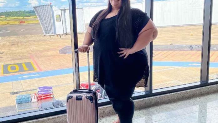Qatar Airways le niegan viaje en avión a modelo por ser obesa