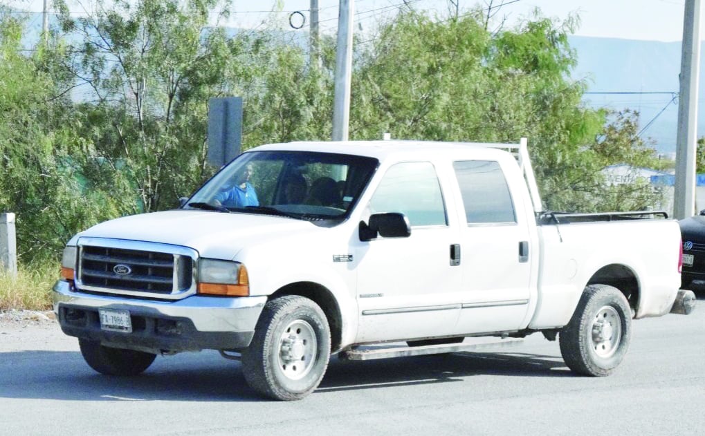 Se estampa en camioneta 