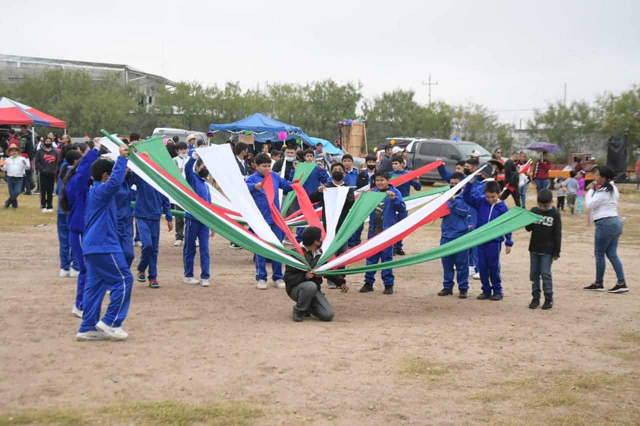 Celebran con desfile revolución mexicana 
