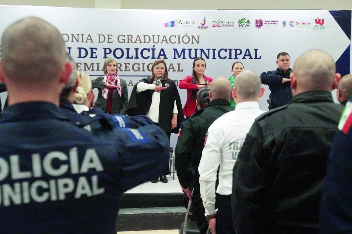 Se gradúan cadetes de Policía Regional