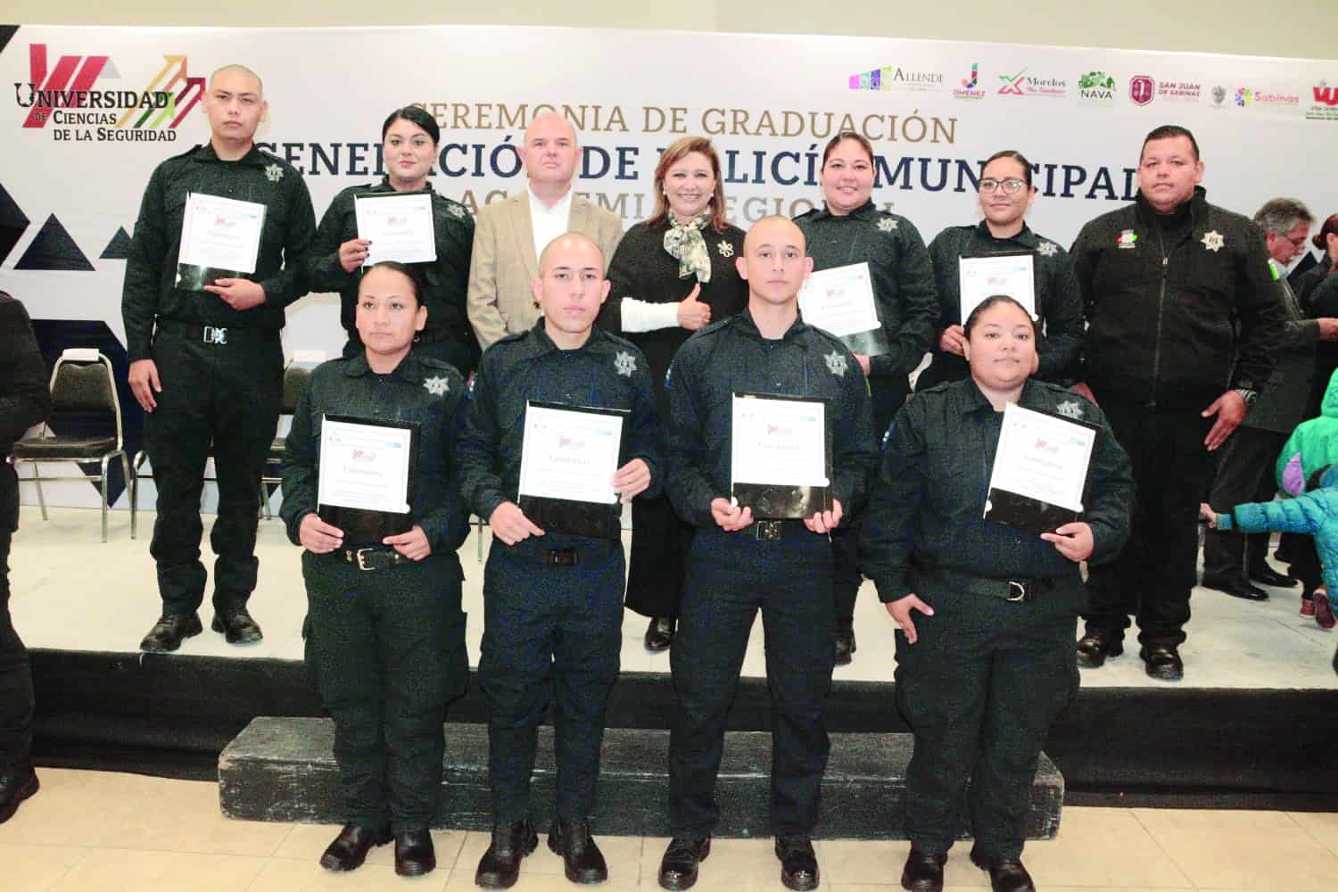 Se gradúan cadetes de Policía Regional