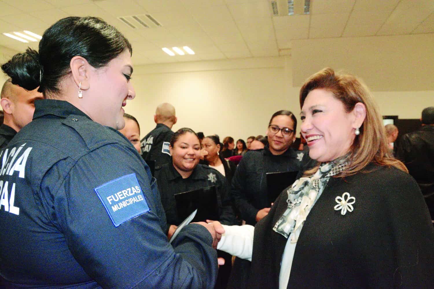 Se gradúan cadetes de Policía Regional