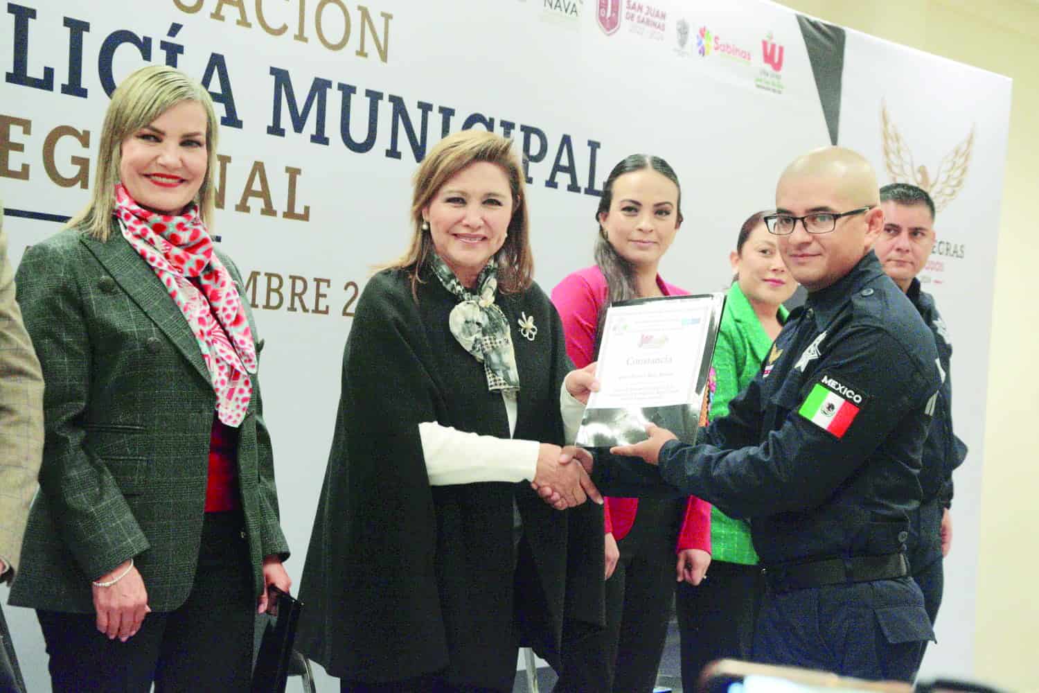 Se gradúan cadetes de Policía Regional