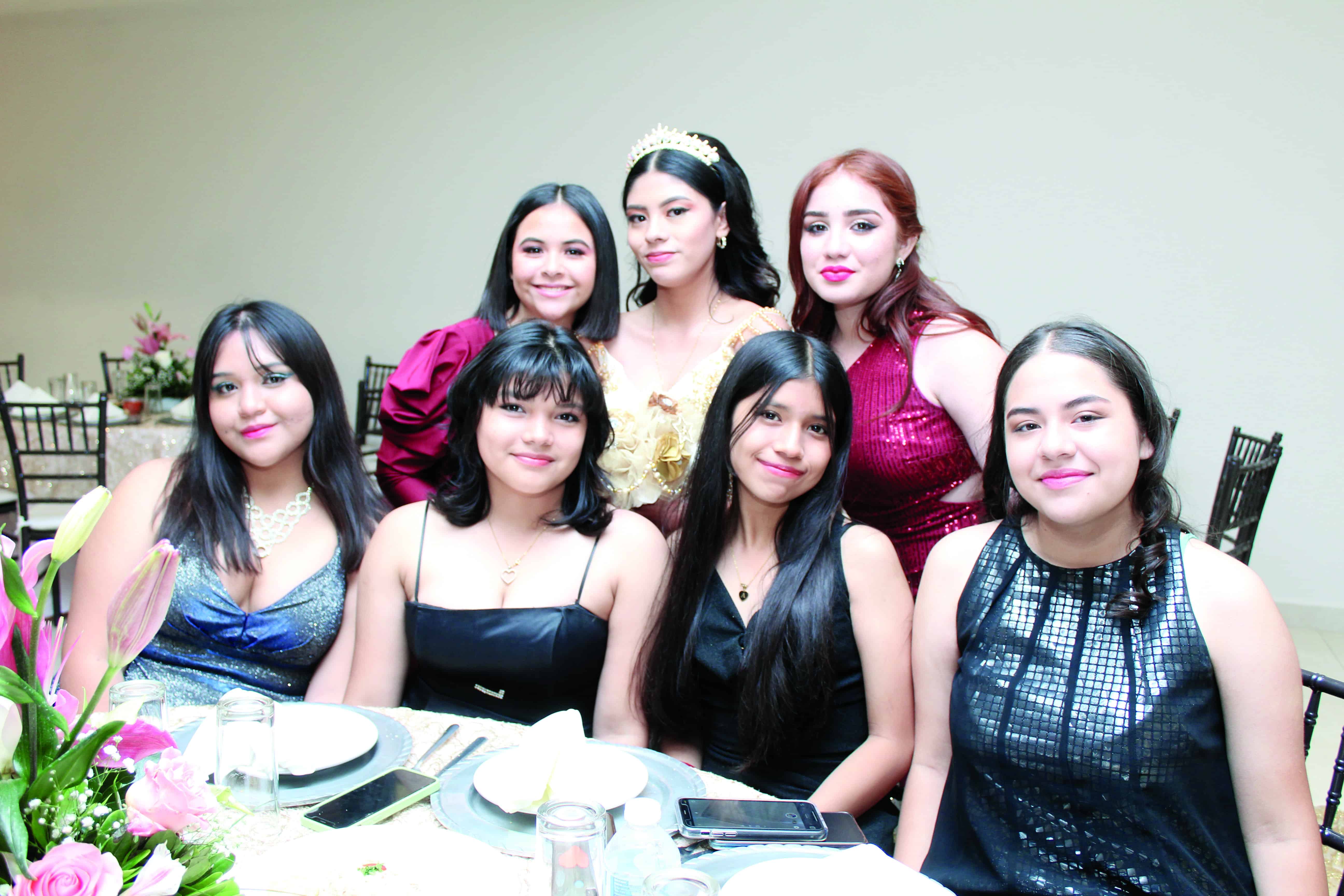 Celebra sus XV primaveras