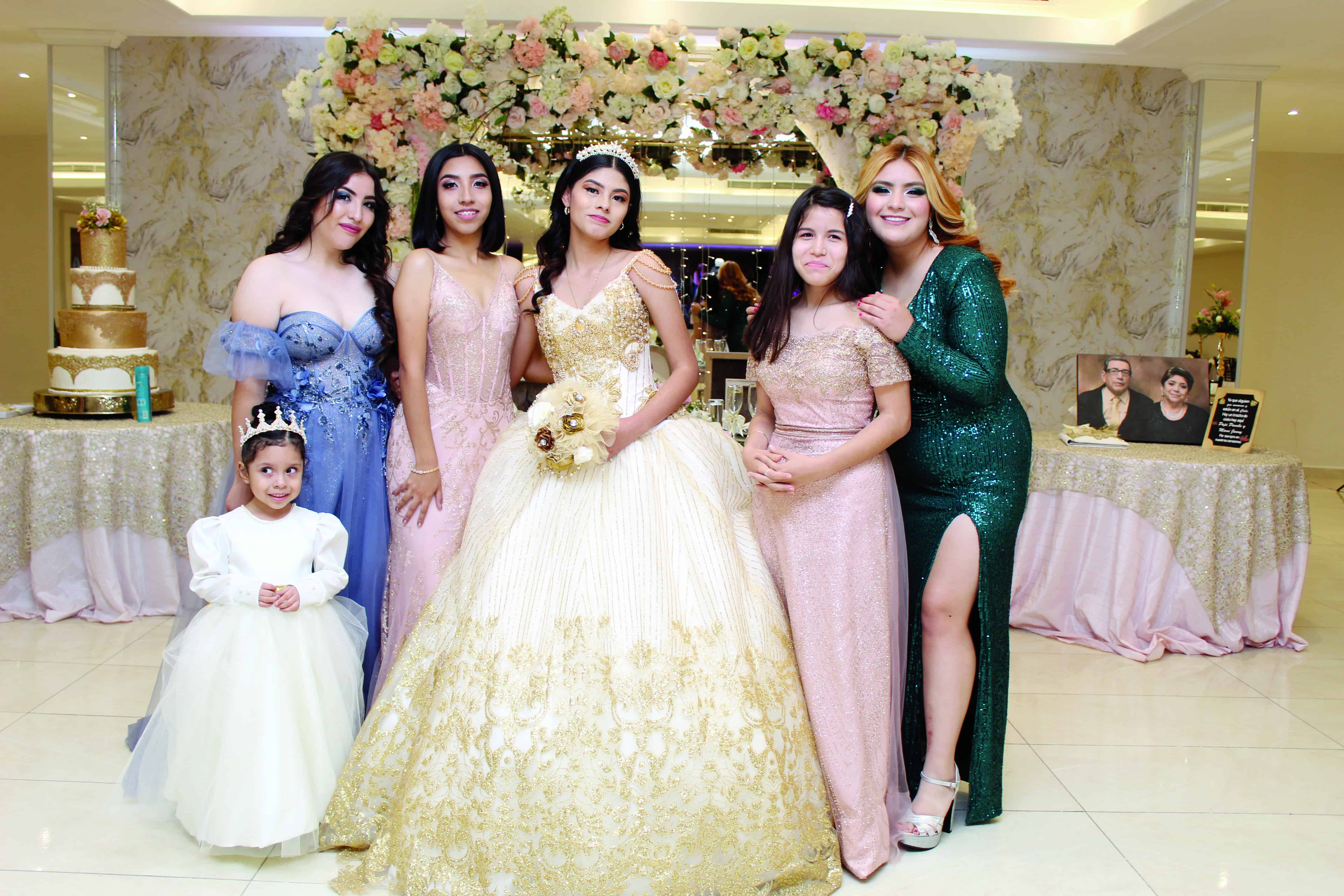 Celebra sus XV primaveras