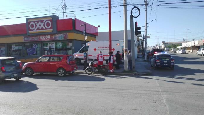 Embarra moto en automóvil 
