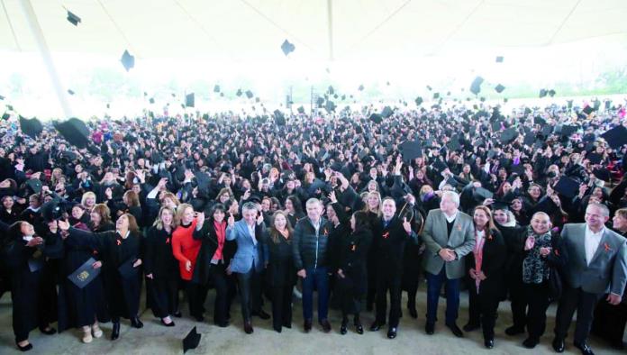 Apadrina MARS a 1,200 mujeres