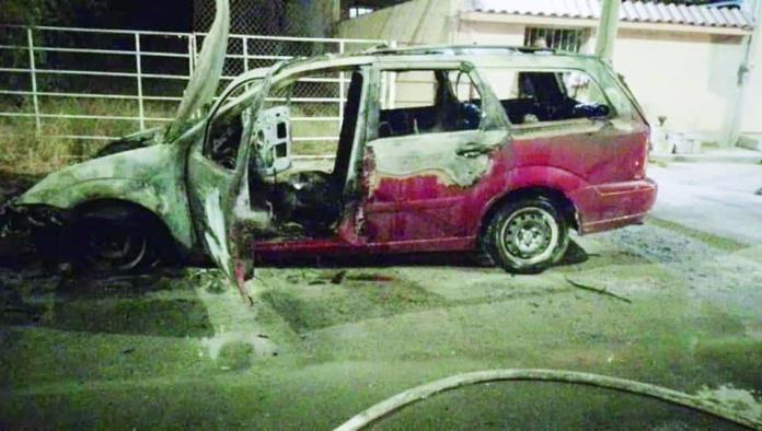 Se incendia auto