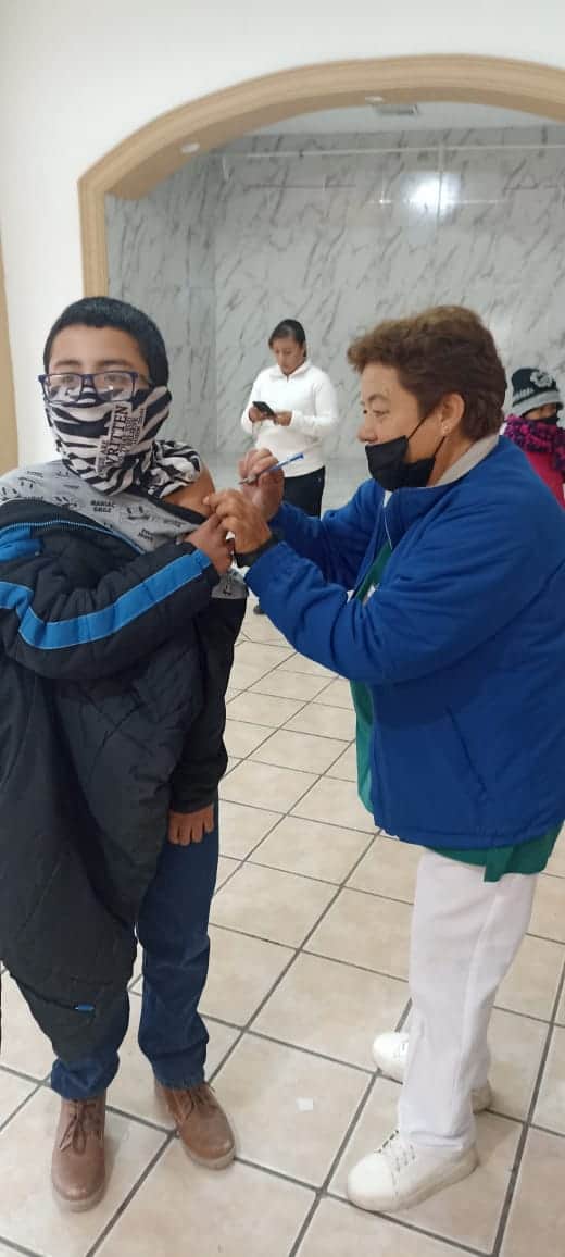 Vacunan a niños contra Covid-19
