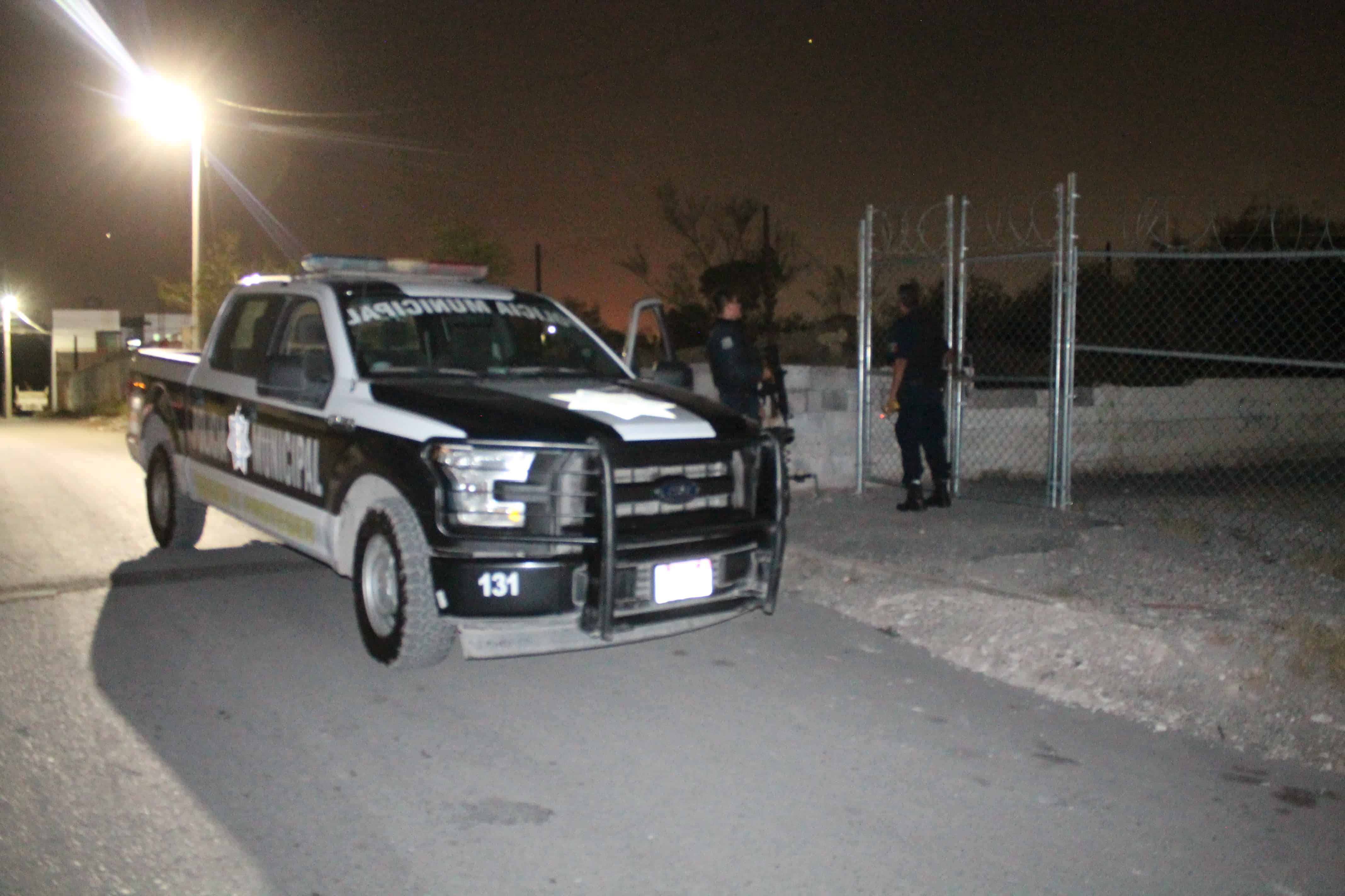 Autoridades de inmediato se trasladaron al lugar, mas no lograron la detención de los presuntos delincuentes.