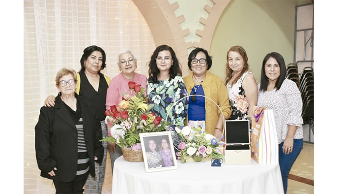 Abrazos para María Eugenia