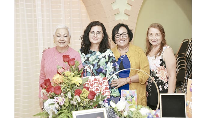 Abrazos para María Eugenia