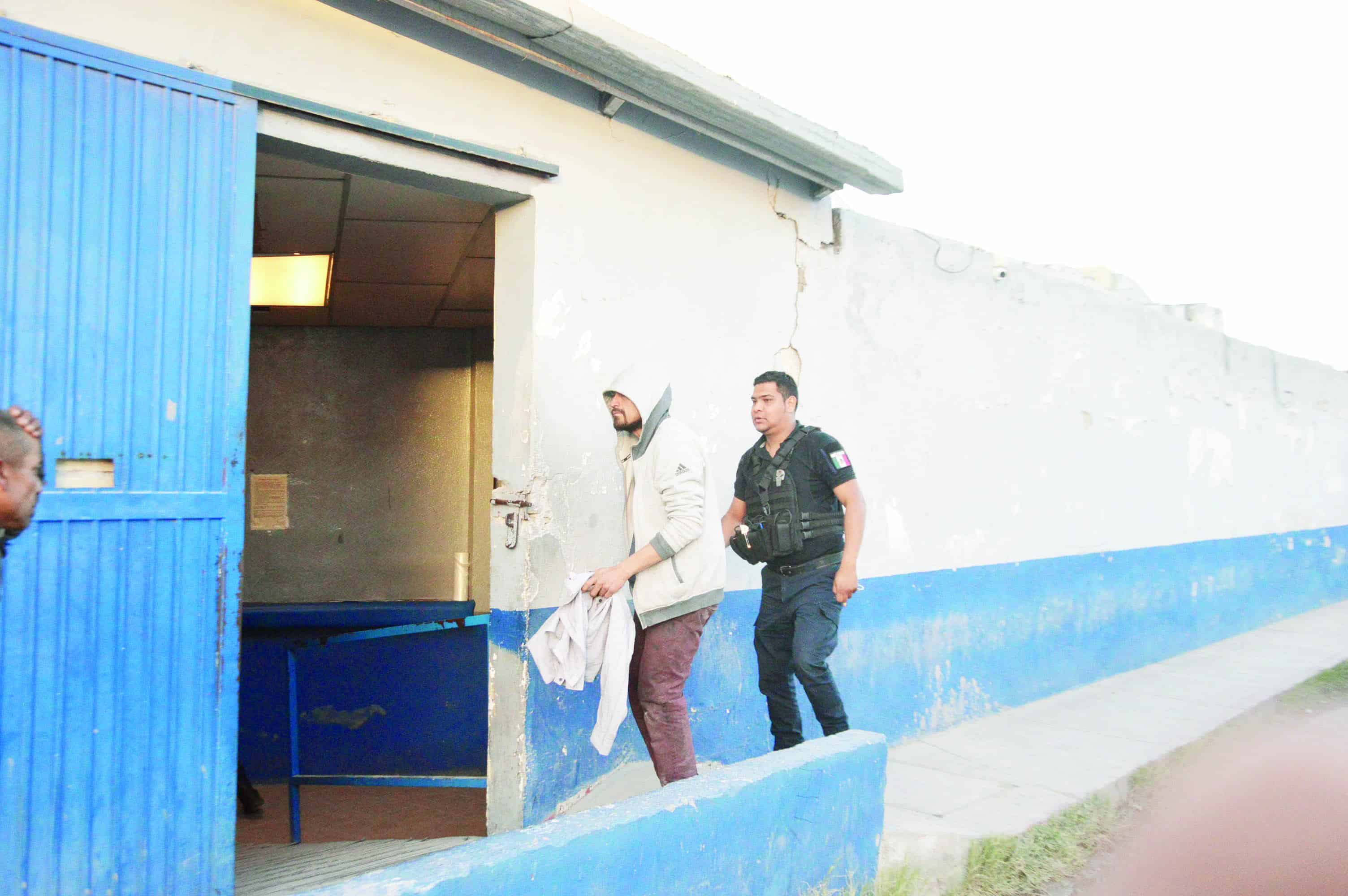 Molestaba adicto a vecinos 