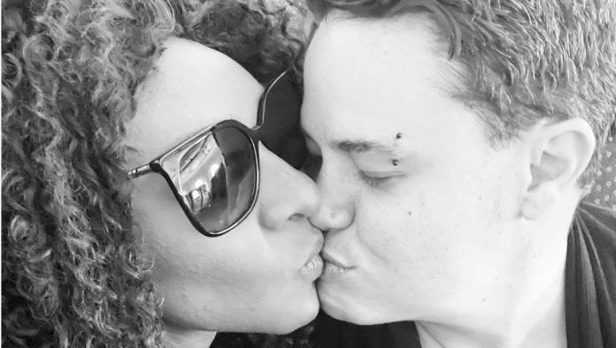 M’Balia de OV7, se casó con Alex Tinajero, su novio trans