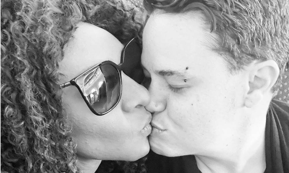 M’Balia de OV7, se casó con Alex Tinajero, su novio trans