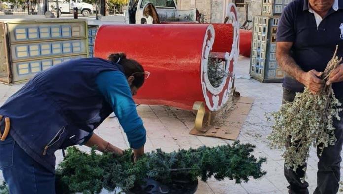Colocan en Ciénegas arreglos navideños