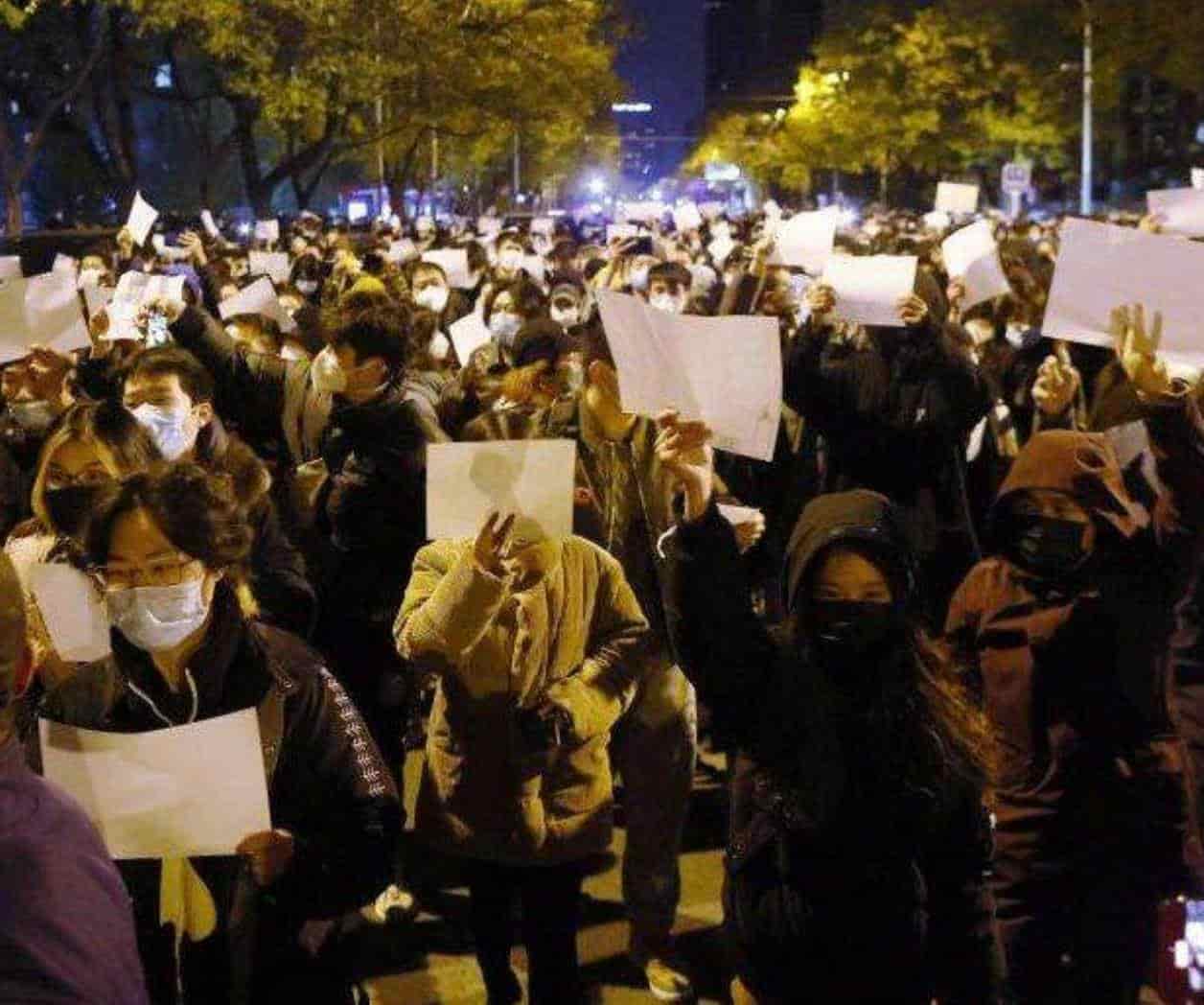 Protestas masivas explotan en China contra el confinamiento