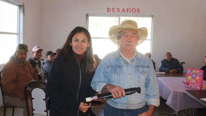 Entrega DIF bastones Y aparatos auditivos