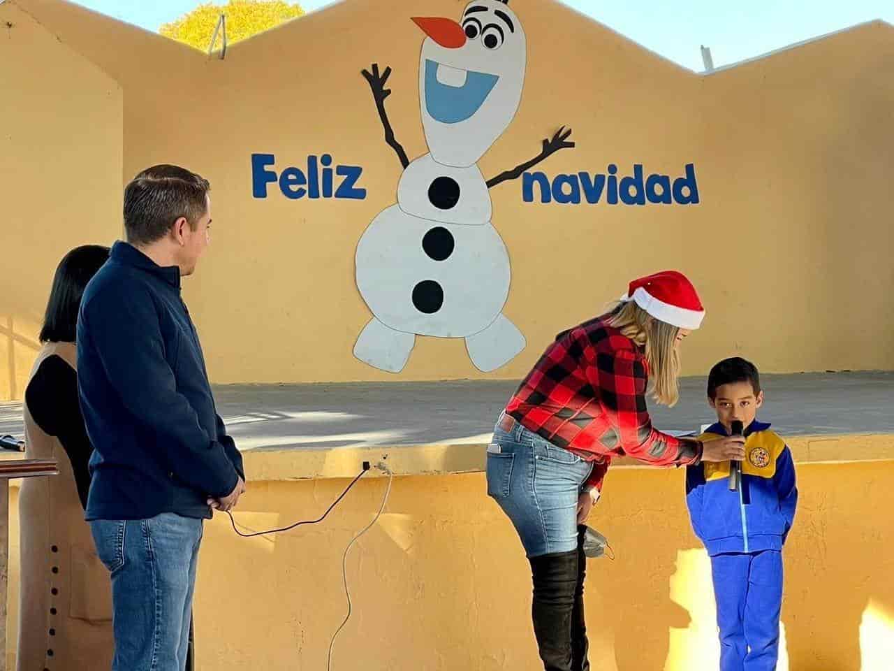 Entregan minisplit a Jardín de Niños