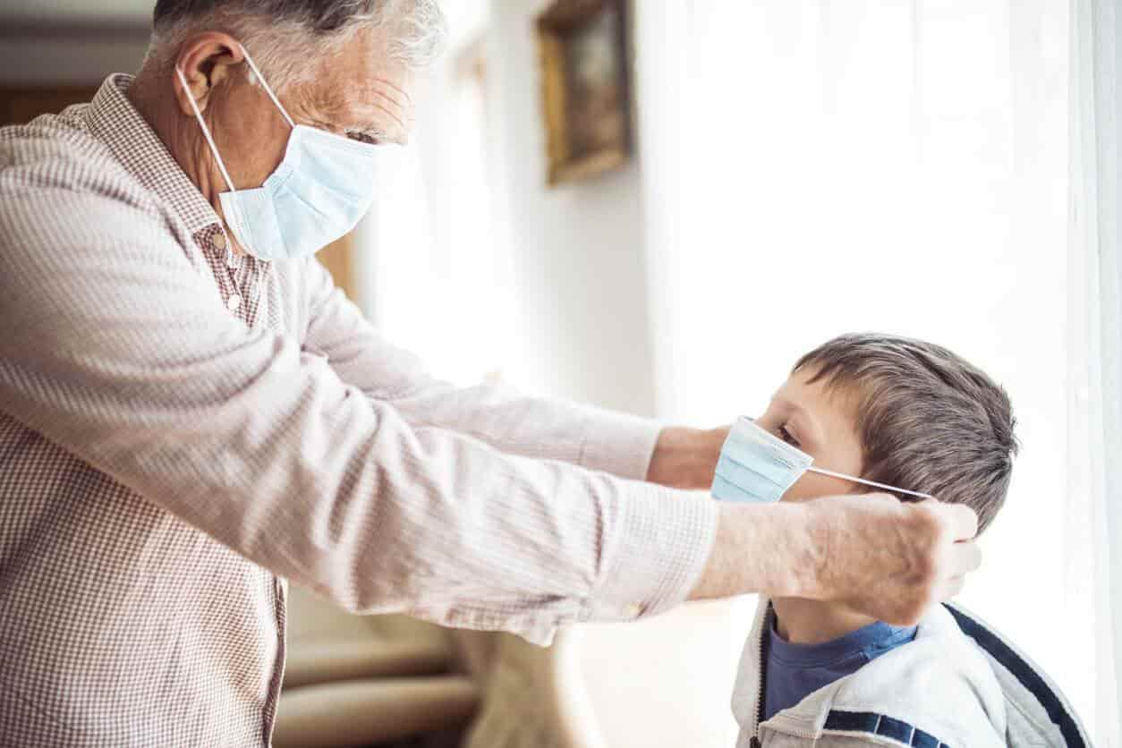 Son adultos mayores, bebés y niños pequeños los más susceptibles a contraer el virus del VSR.