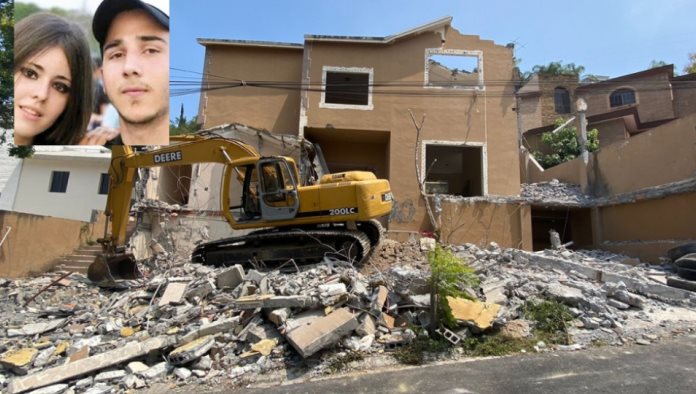 ¡De terror! Captan imagén de niña en casa de los infanticidios de cumbres