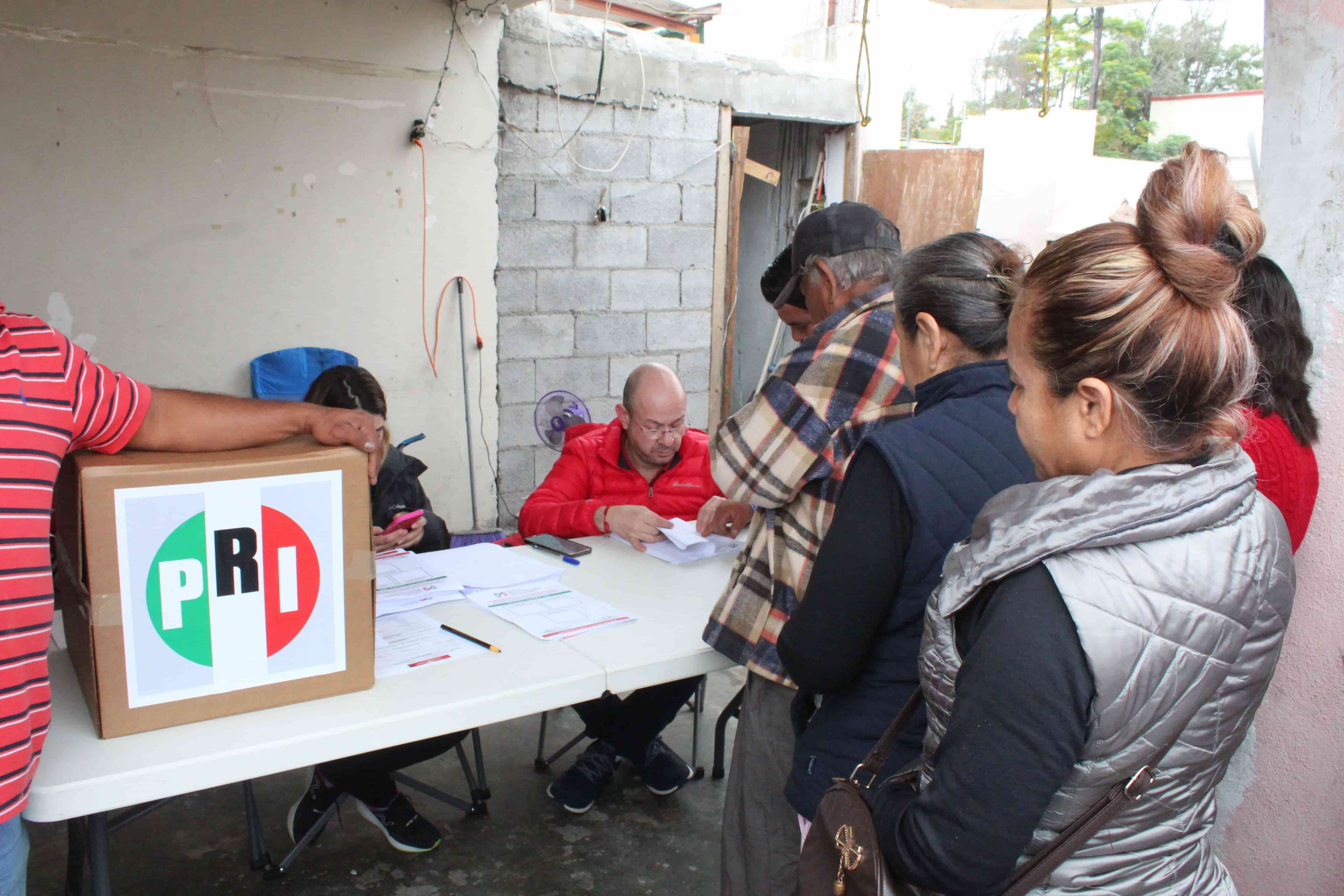 Viven priístas una fiesta democrática