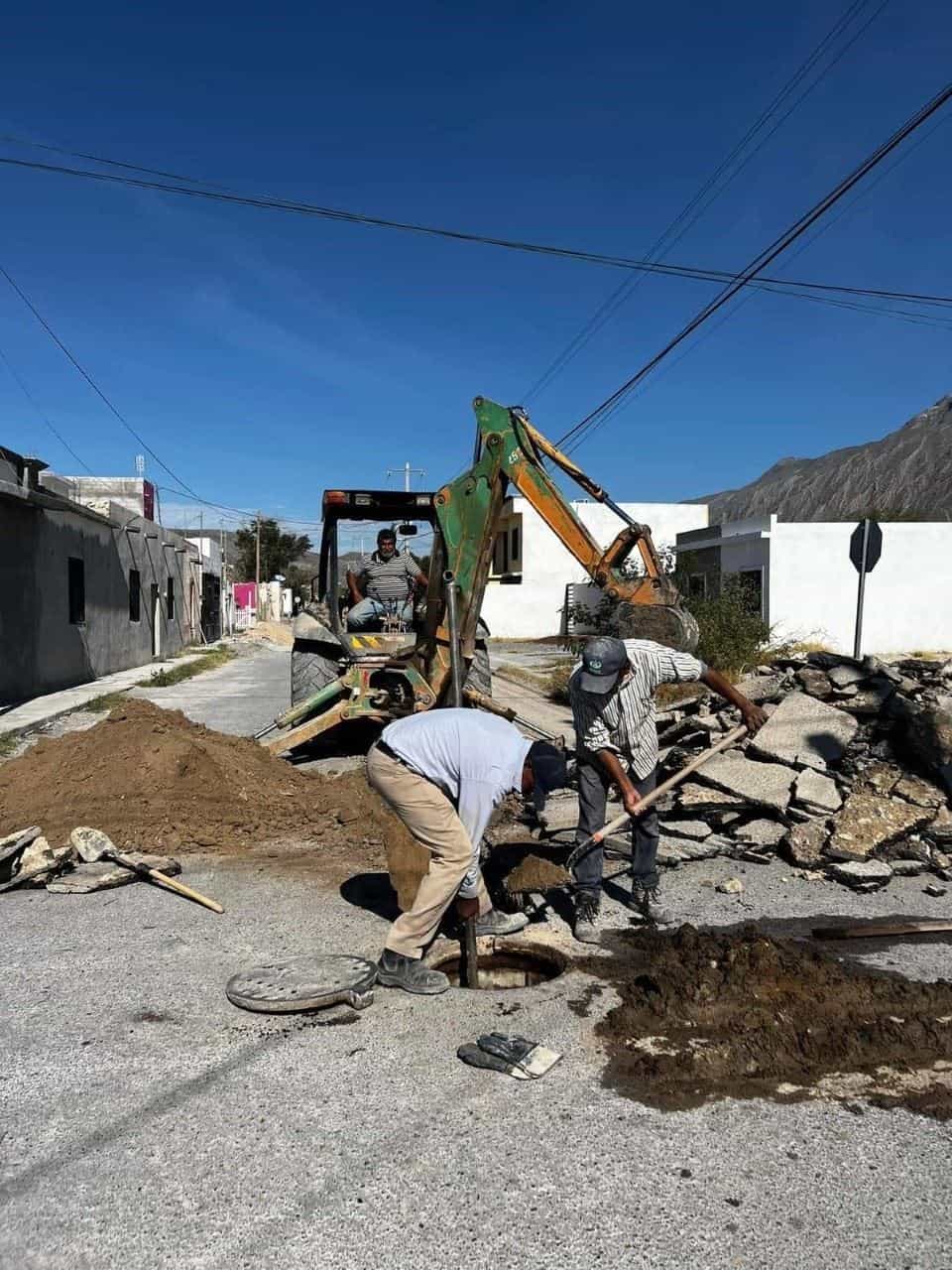 Trabaja SIMAS en reparaciones