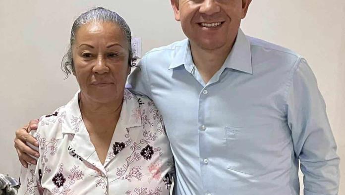 Escucha Hugo a las jefas de familia