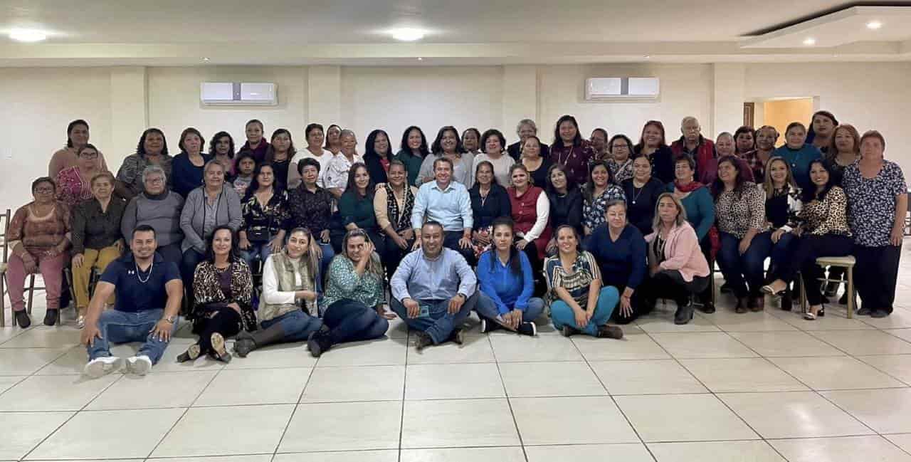 Escucha Hugo a las jefas de familia