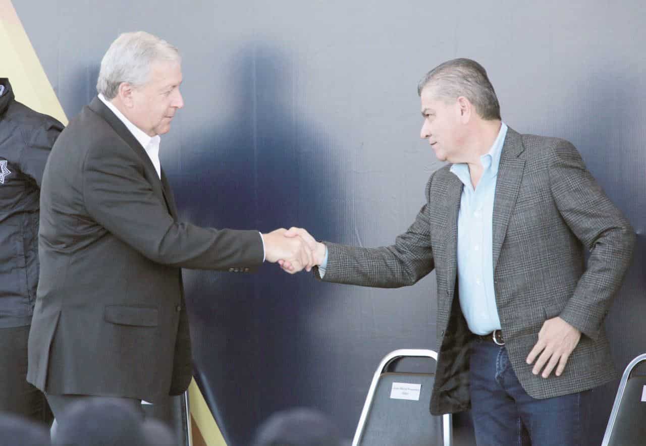 Se gradúan cadetes