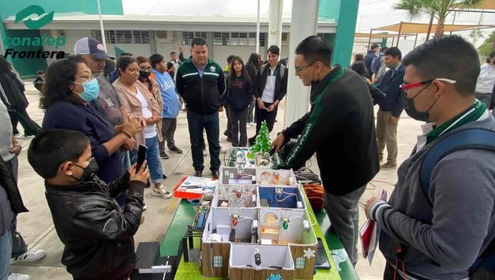 Exhiben proyectos, alumnos del Conalep