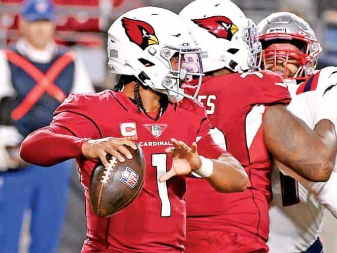 Kyler Murray se lesionó el lunes en la tercera jugada del partido.